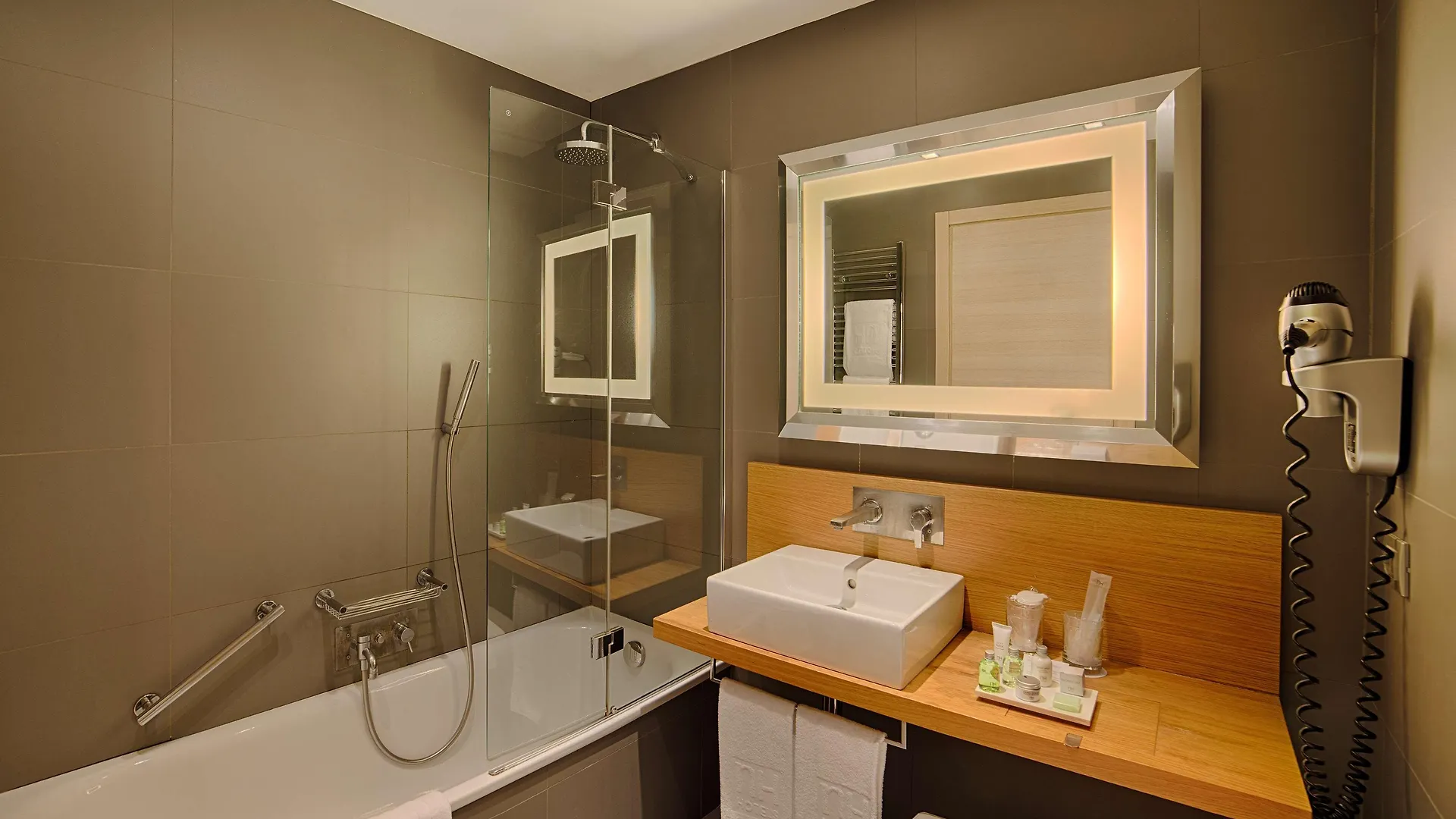 Nh Pisa Hotel 4*,  Italien